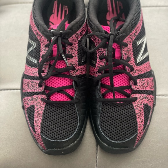 New Balance 05 Pink Black Tennis Shoes 